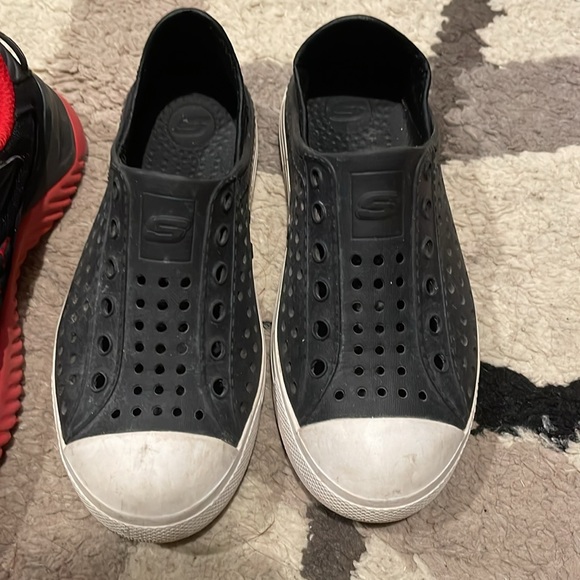 Boys shoes by sketchers sizes 13-1 - Picture 7 of 10